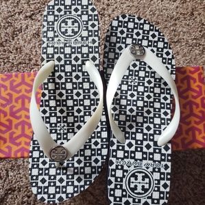 tory burch flip flops